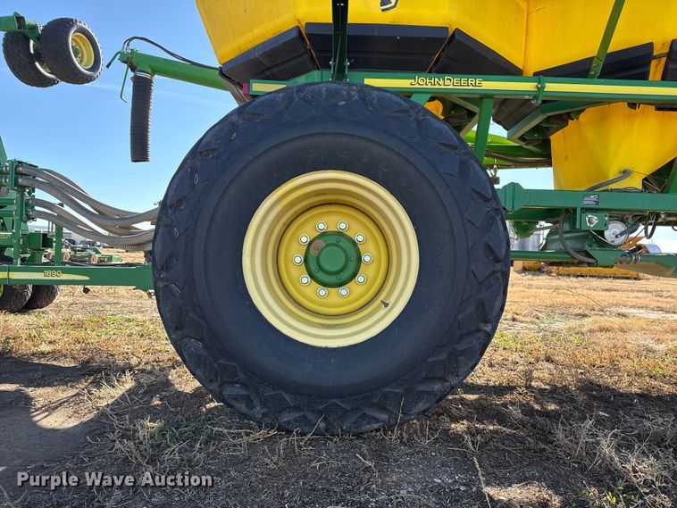 image for item EP2635 2008 John Deere 1890 air seeder
