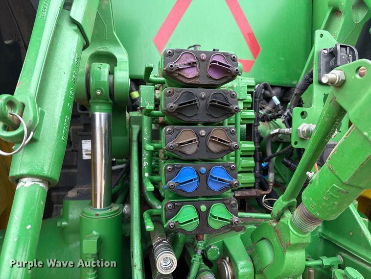 image for item EP2640 2019 John Deere 8245R MFWD tractor