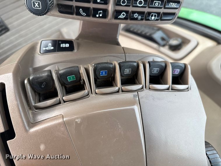 image for item EP2640 2019 John Deere 8245R MFWD tractor