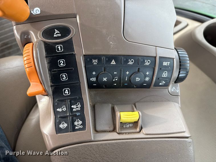 image for item EP2640 2019 John Deere 8245R MFWD tractor