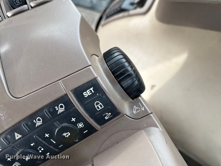 image for item EP2640 2019 John Deere 8245R MFWD tractor