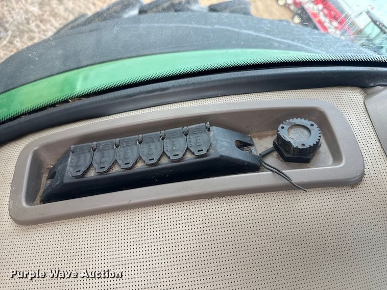 image for item EP2640 2019 John Deere 8245R MFWD tractor