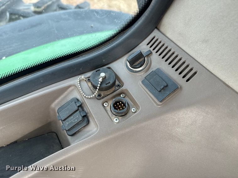 image for item EP2640 2019 John Deere 8245R MFWD tractor