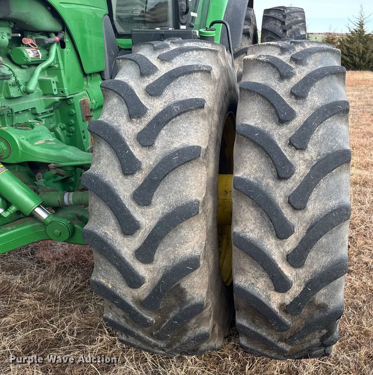 image for item EP2640 2019 John Deere 8245R MFWD tractor