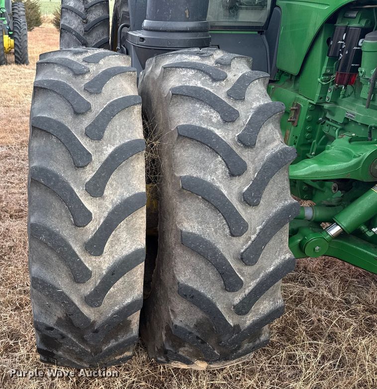 image for item EP2640 2019 John Deere 8245R MFWD tractor