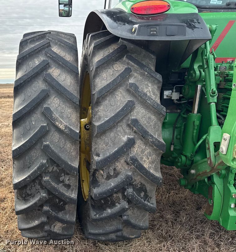 image for item EP2640 2019 John Deere 8245R MFWD tractor