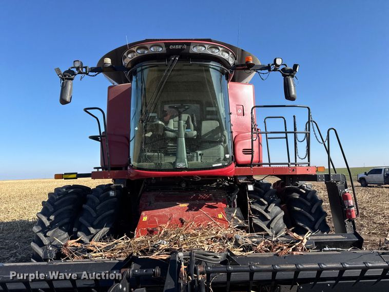 image for item EP2651 2017 Case IH 8240 combine
