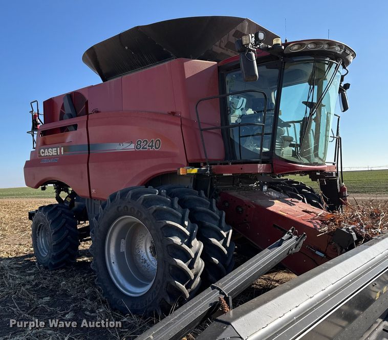 image for item EP2651 2017 Case IH 8240 combine