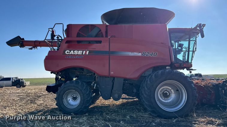 image for item EP2651 2017 Case IH 8240 combine