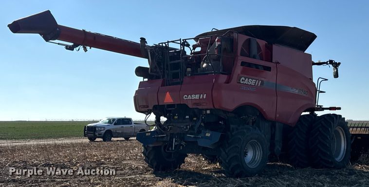 image for item EP2651 2017 Case IH 8240 combine