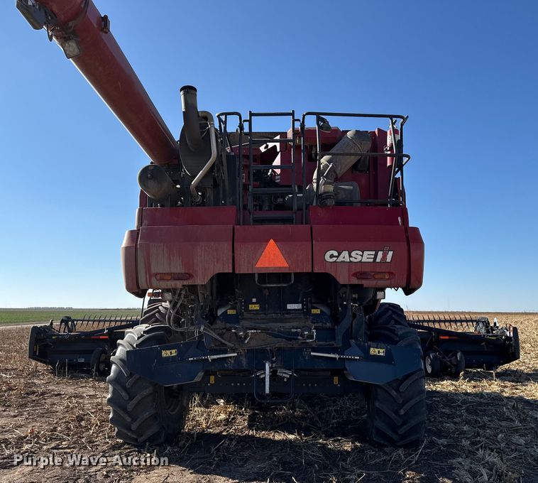 image for item EP2651 2017 Case IH 8240 combine