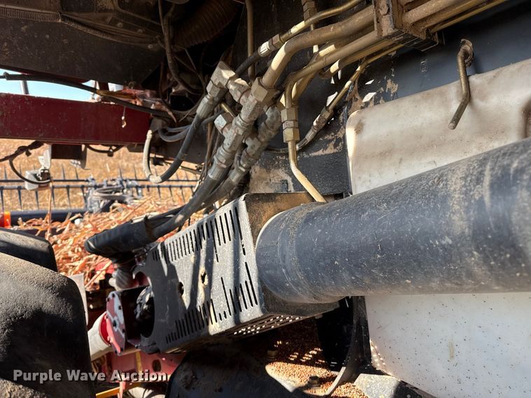 image for item EP2651 2017 Case IH 8240 combine