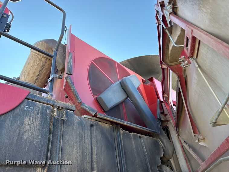 image for item EP2651 2017 Case IH 8240 combine