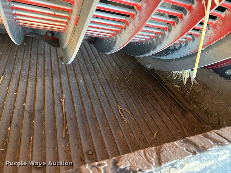 image for item EP2651 2017 Case IH 8240 combine