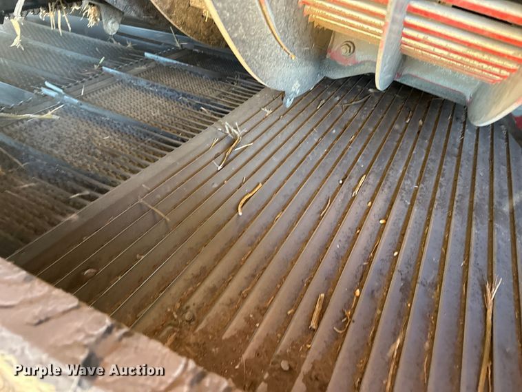 image for item EP2651 2017 Case IH 8240 combine