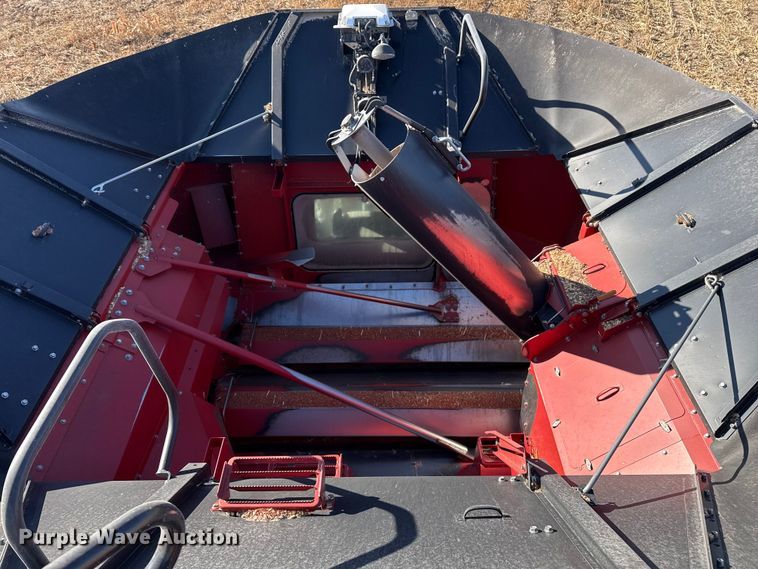 image for item EP2651 2017 Case IH 8240 combine