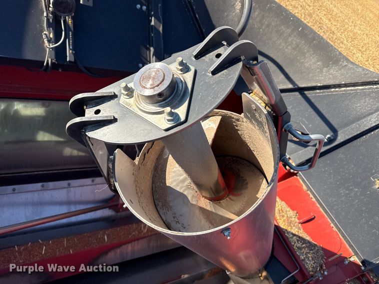 image for item EP2651 2017 Case IH 8240 combine