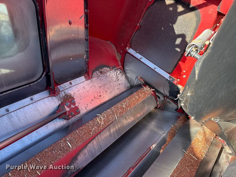 image for item EP2651 2017 Case IH 8240 combine