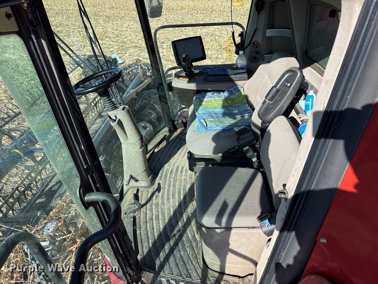 image for item EP2651 2017 Case IH 8240 combine