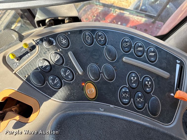 image for item EP2651 2017 Case IH 8240 combine