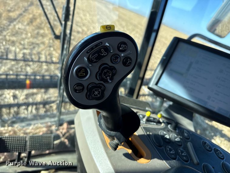 image for item EP2651 2017 Case IH 8240 combine