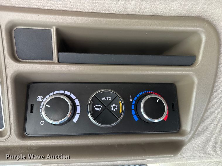 image for item EP2651 2017 Case IH 8240 combine