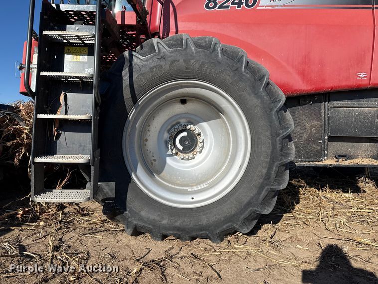 image for item EP2651 2017 Case IH 8240 combine