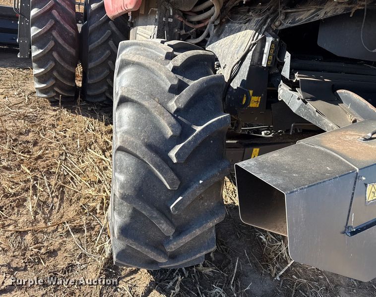 image for item EP2651 2017 Case IH 8240 combine