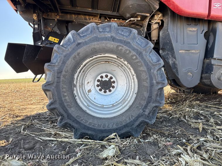 image for item EP2651 2017 Case IH 8240 combine