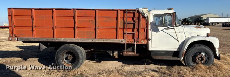 image for item EP2657 1970 International grain truck