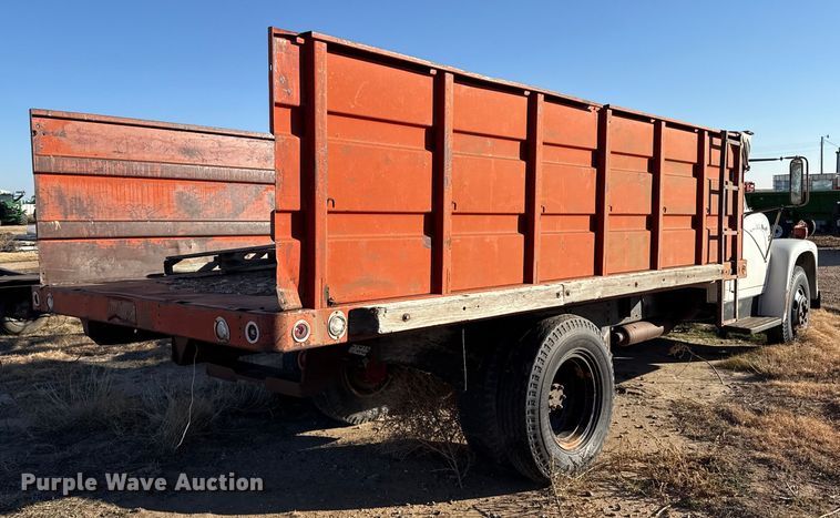 image for item EP2657 1970 International grain truck
