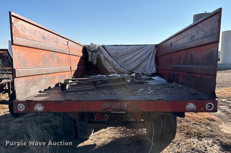 image for item EP2657 1970 International grain truck