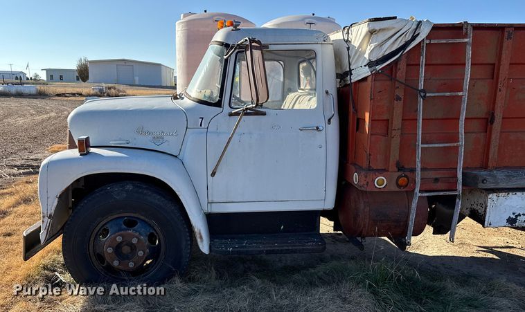 image for item EP2657 1970 International grain truck