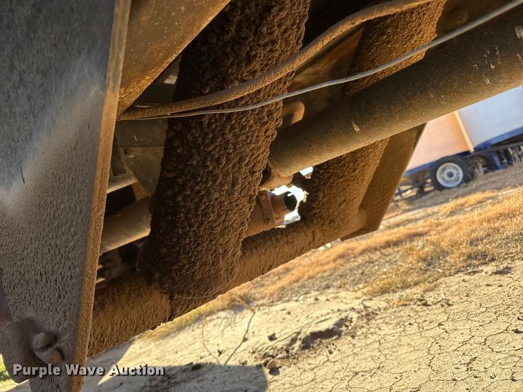 image for item EP2657 1970 International grain truck