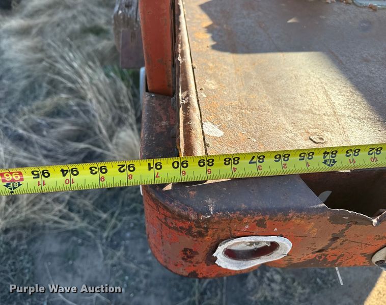 image for item EP2657 1970 International grain truck