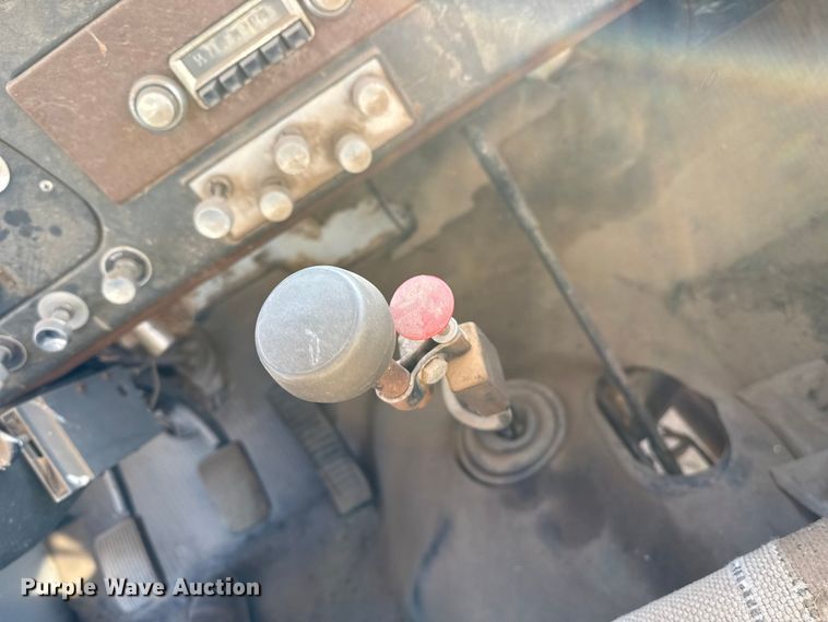 image for item EP2657 1970 International grain truck