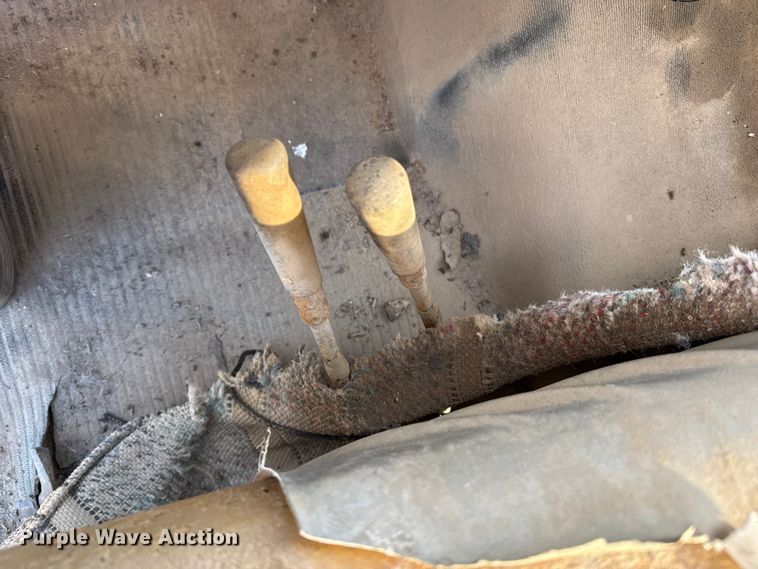 image for item EP2657 1970 International grain truck