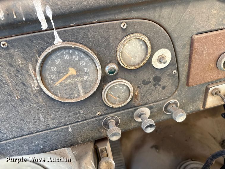 image for item EP2657 1970 International grain truck