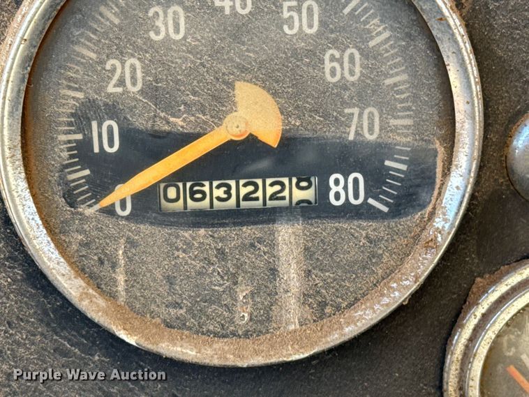 image for item EP2657 1970 International grain truck