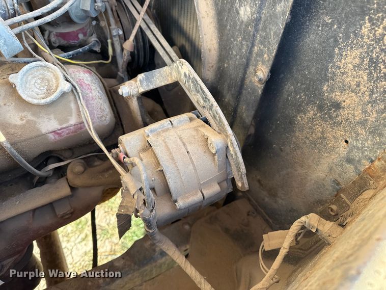 image for item EP2657 1970 International grain truck