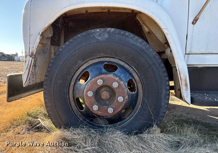 image for item EP2657 1970 International grain truck