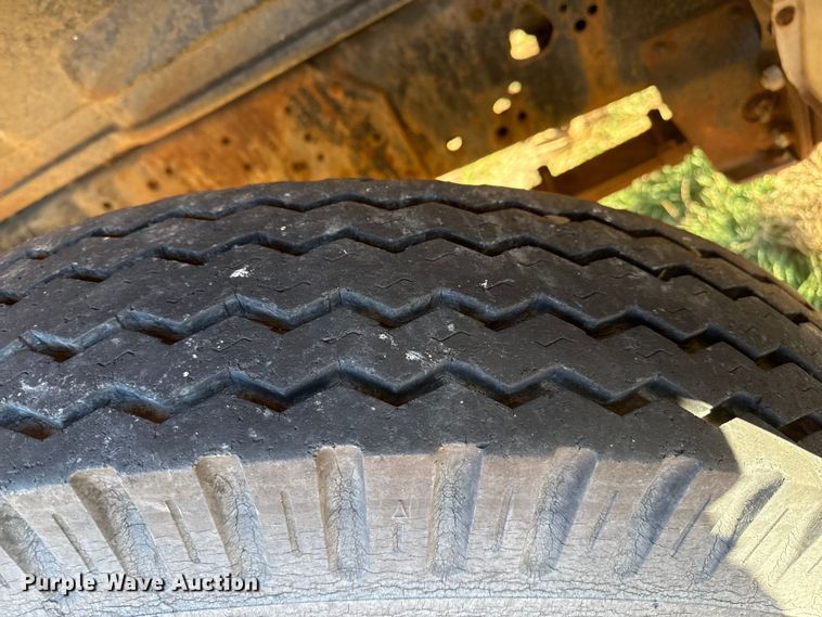 image for item EP2657 1970 International grain truck