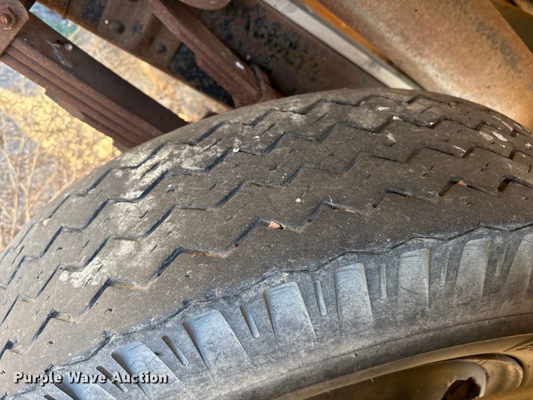 image for item EP2657 1970 International grain truck