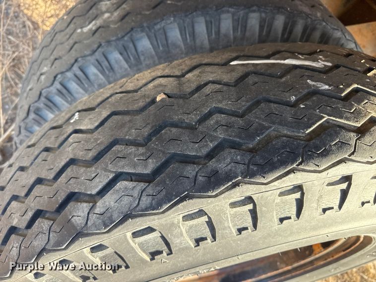 image for item EP2657 1970 International grain truck