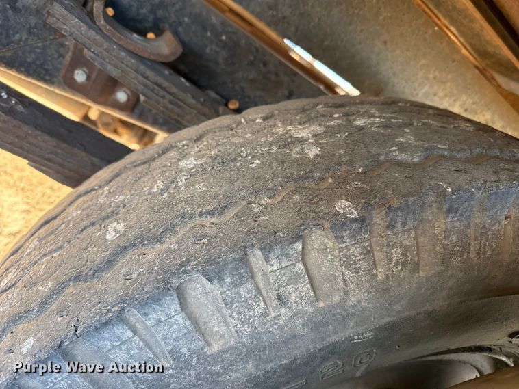 image for item EP2657 1970 International grain truck