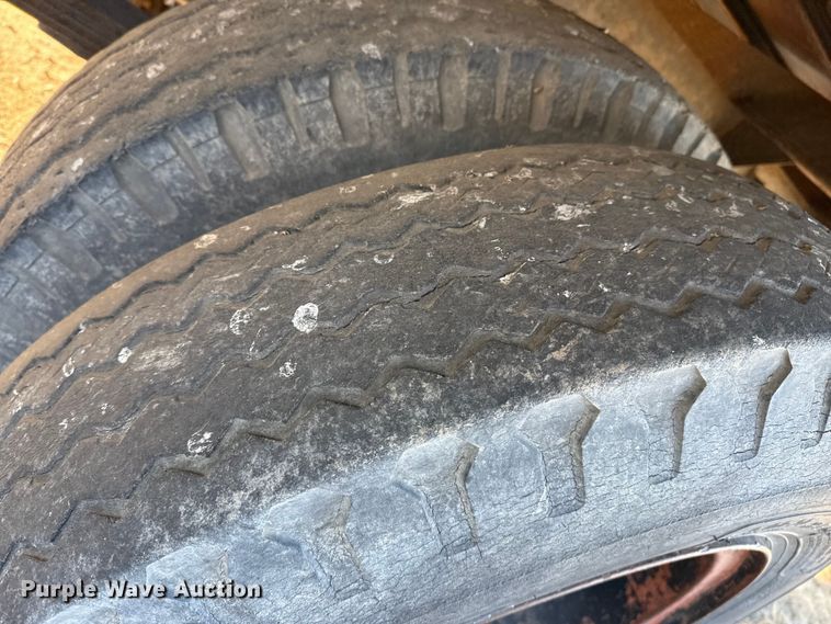 image for item EP2657 1970 International grain truck