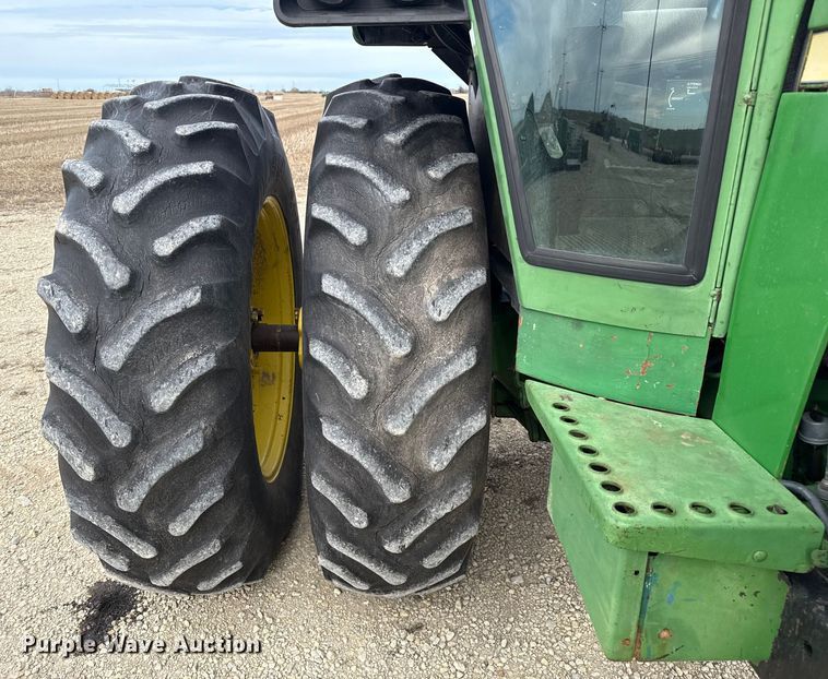 image for item EP2694 1979 John Deere 4640 tractor