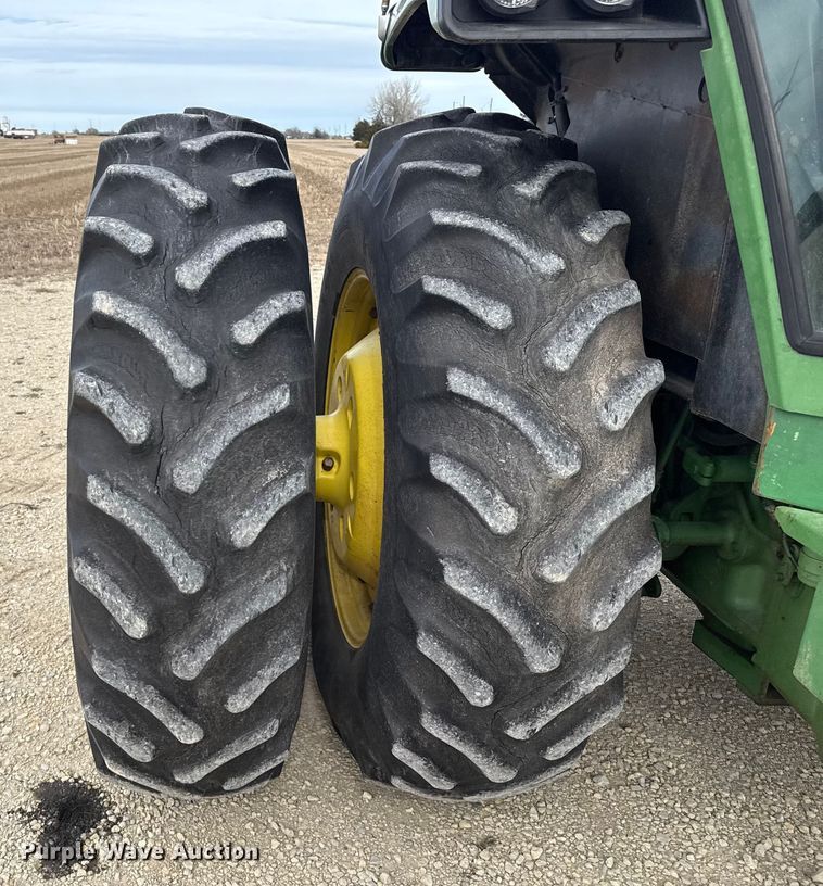 image for item EP2694 1979 John Deere 4640 tractor