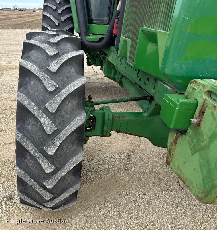 image for item EP2695 1994 John Deere 4960 MFWD tractor