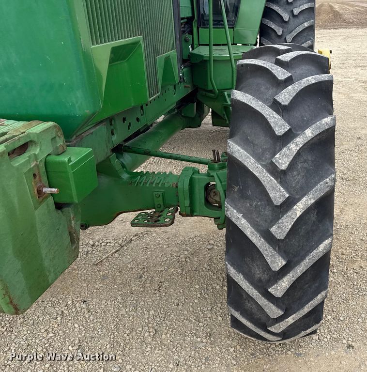 image for item EP2695 1994 John Deere 4960 MFWD tractor